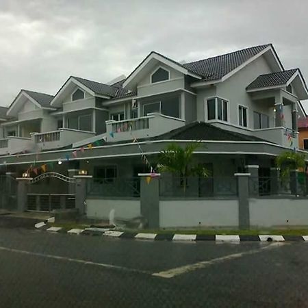 Makmur Homestay Taiping Buitenkant foto